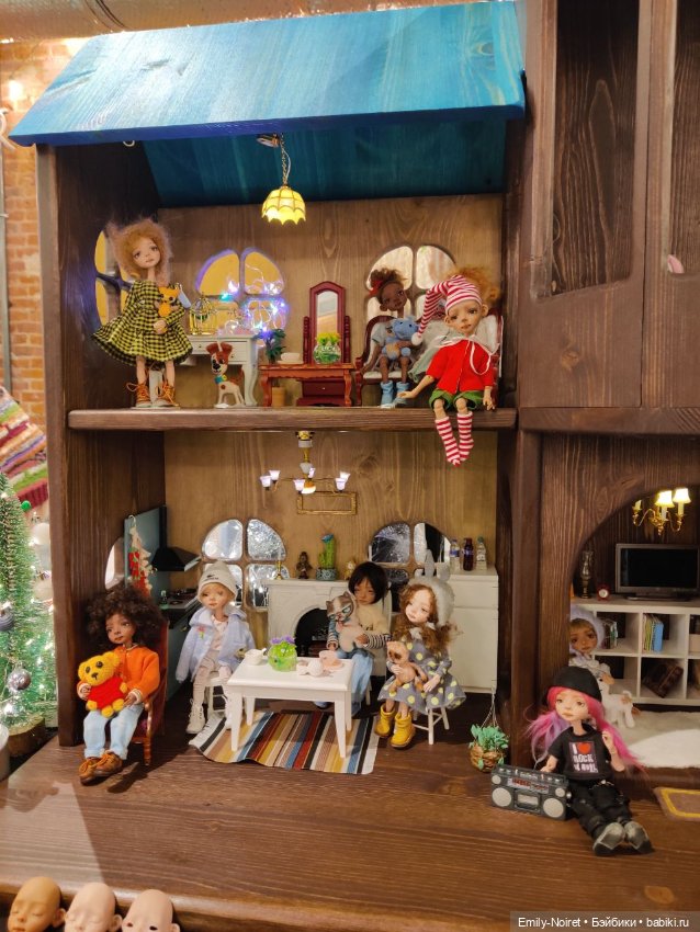 Выставка кукол в Севкабеле (Санкт-Петербург)