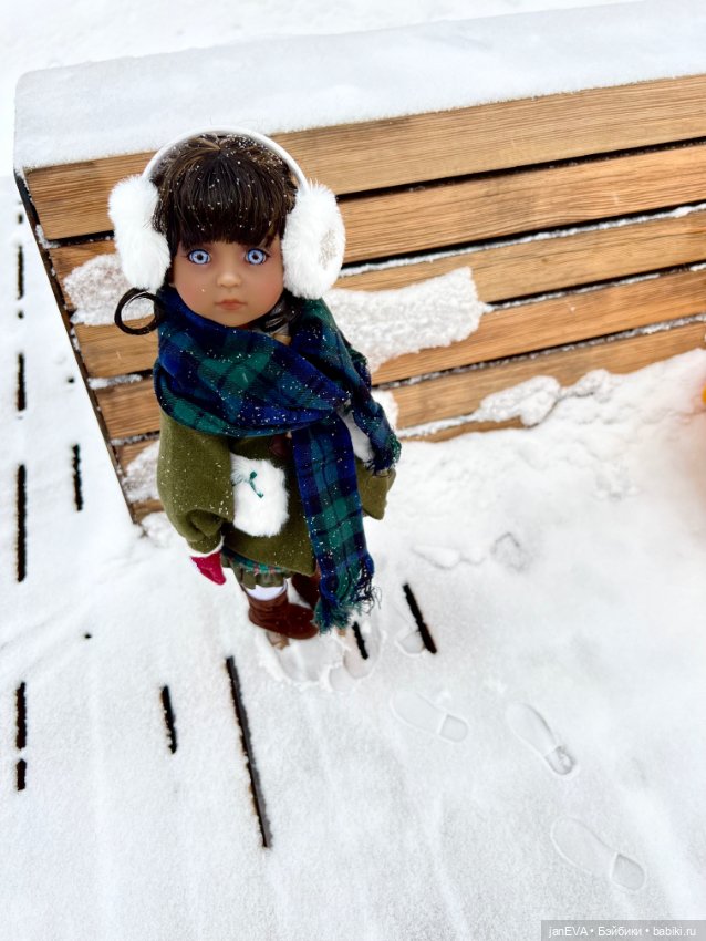 Снежно — Куклы Ruby Red (Руби Ред) Fashion Friends: Siblies (фото 2)