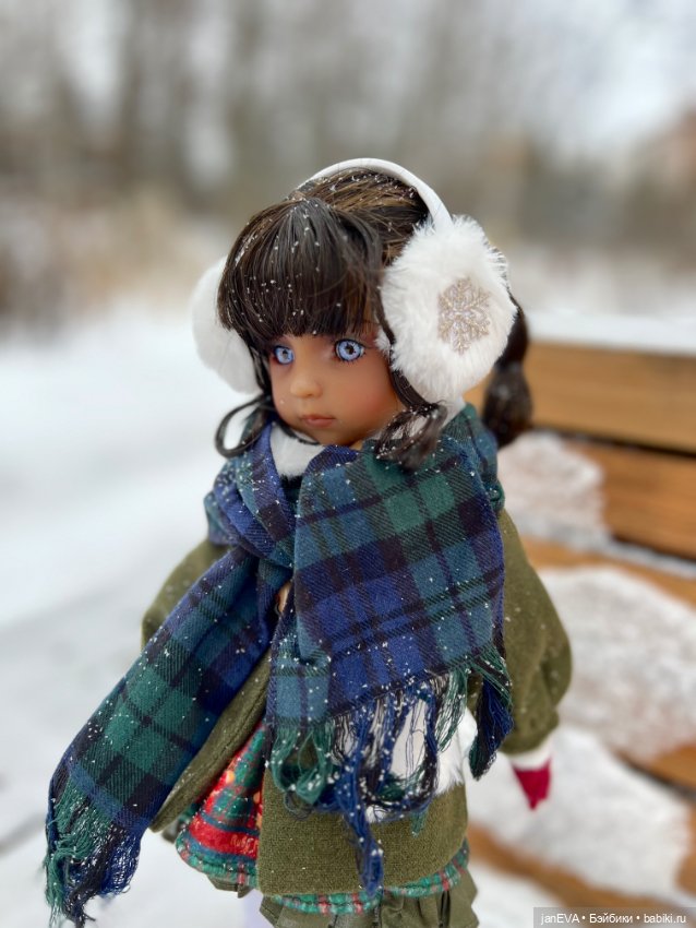 Снежно — Куклы Ruby Red (Руби Ред) Fashion Friends: Siblies (фото 4)