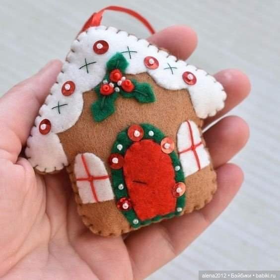 Чудесные домики на ёлку с выкройками и примерами из фетра (фото 9)
