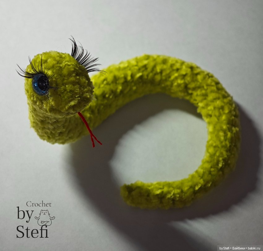 Новогодние змейки — Вязаные игрушки и амигуруми: крючком