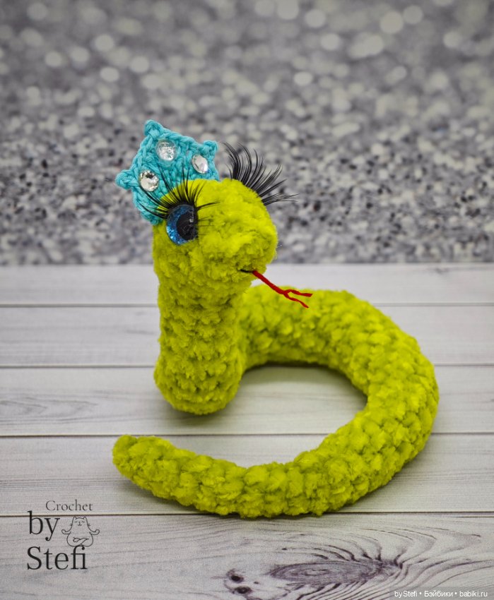 Новогодние змейки — Вязаные игрушки и амигуруми: крючком