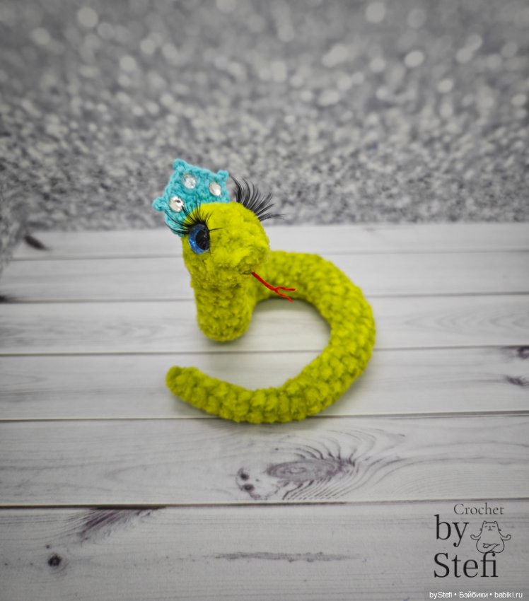 Новогодние змейки — Вязаные игрушки и амигуруми: крючком