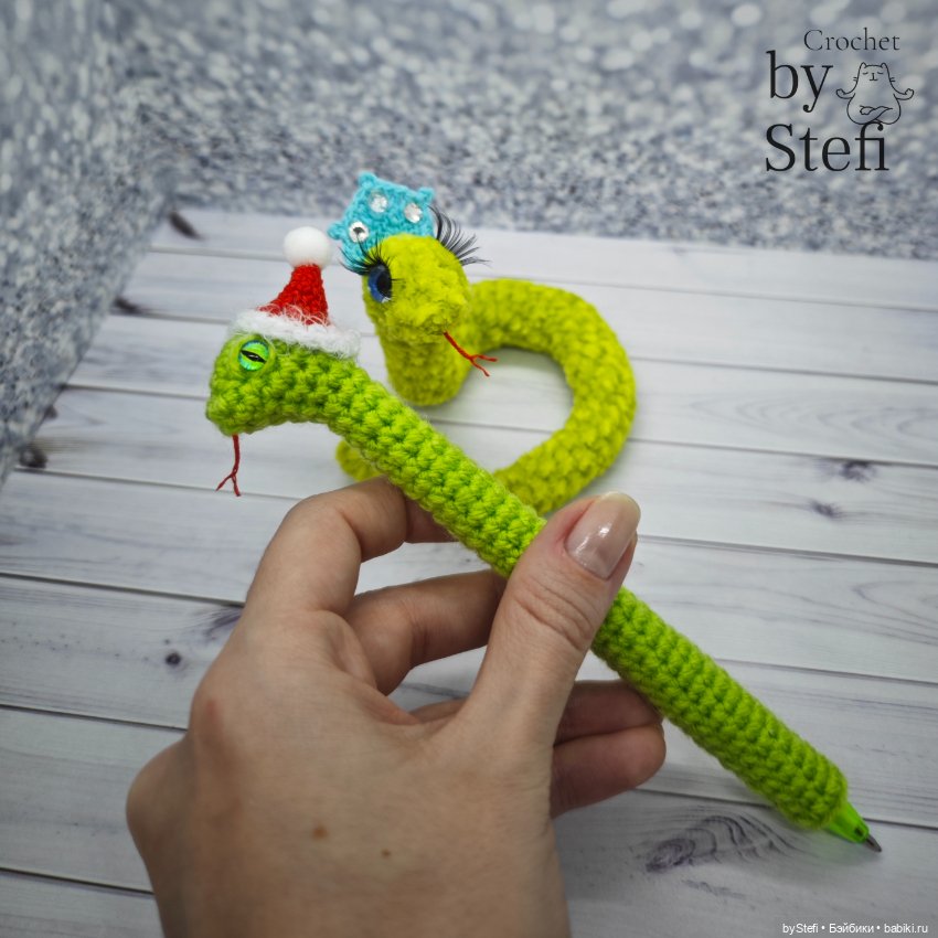 Новогодние змейки — Вязаные игрушки и амигуруми: крючком