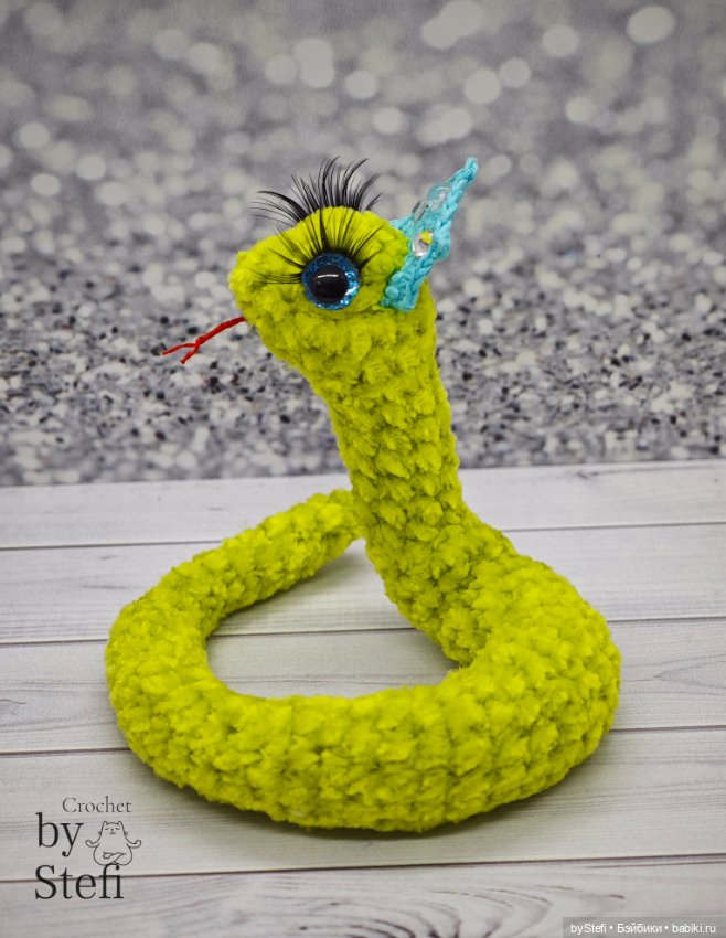 Новогодние змейки — Вязаные игрушки и амигуруми: крючком