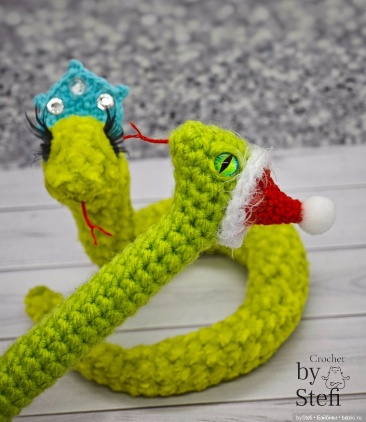 Новогодние змейки — Вязаные игрушки и амигуруми: крючком