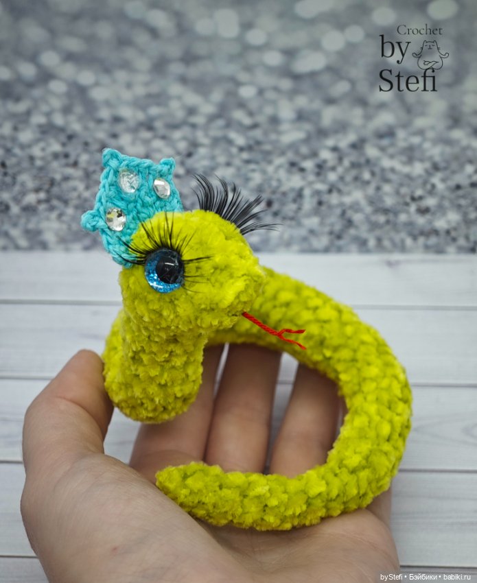 Новогодние змейки — Вязаные игрушки и амигуруми: крючком