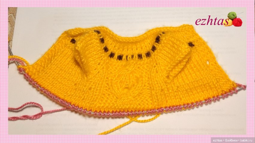 МК Вязаное платье с узором «Кленовый лист» для кукол типа Paola Reina