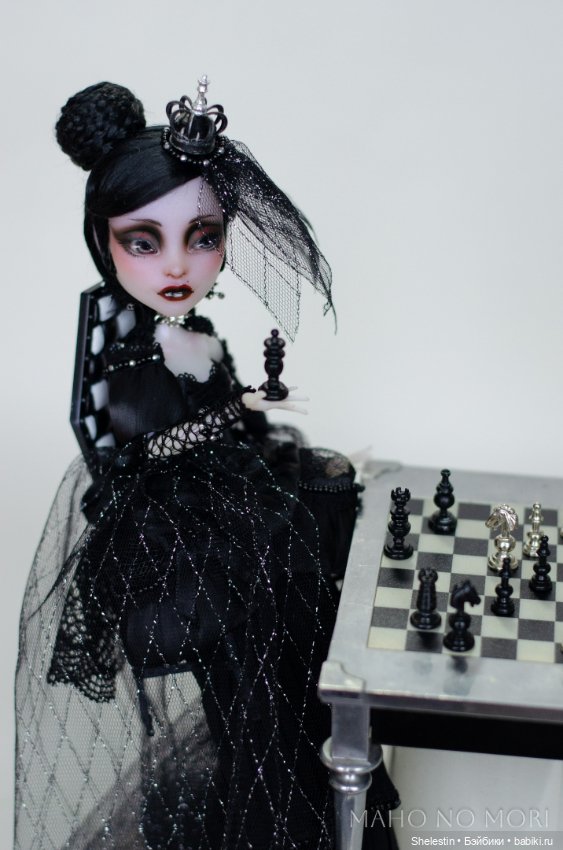 Черная шахматная Королева Арт проект: Алиса, сквозь зеркала (фото 2)