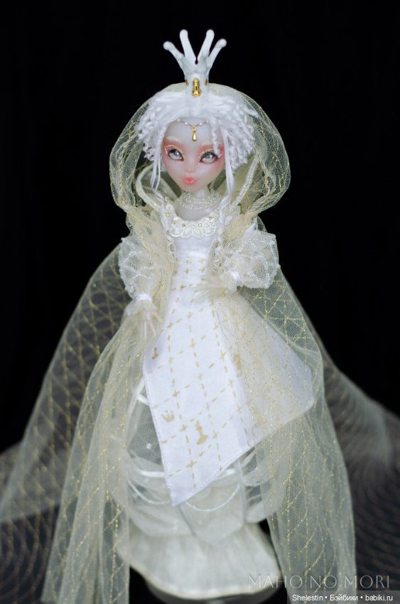 Белая шахматная Королева Арт проект: Алиса, сквозь зеркала