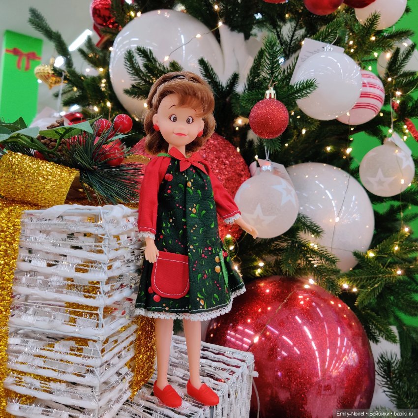Новогодние игрушки, свечи и хлопушки (фото 9)