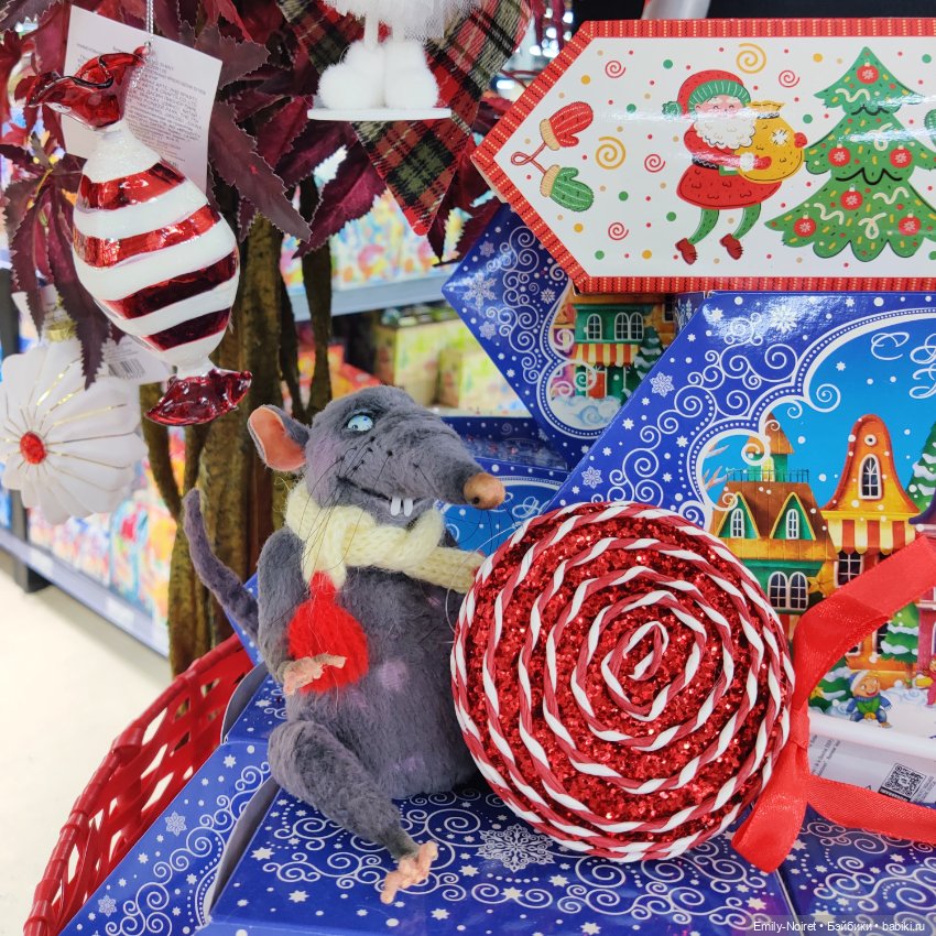 Новогодние игрушки, свечи и хлопушки (фото 5)