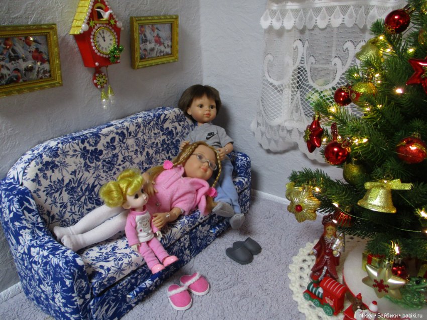 Новогодняя ёлка для кукол Паола Рейна