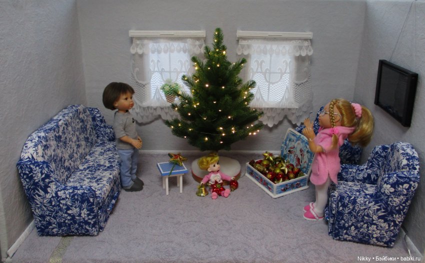 Новогодняя ёлка для кукол Паола Рейна