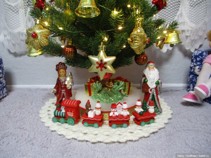 Новогодняя ёлка для кукол Паола Рейна