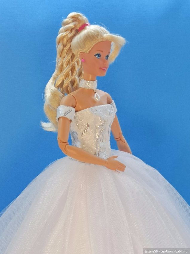 Бальное платье для барби на подвижном йога-теле