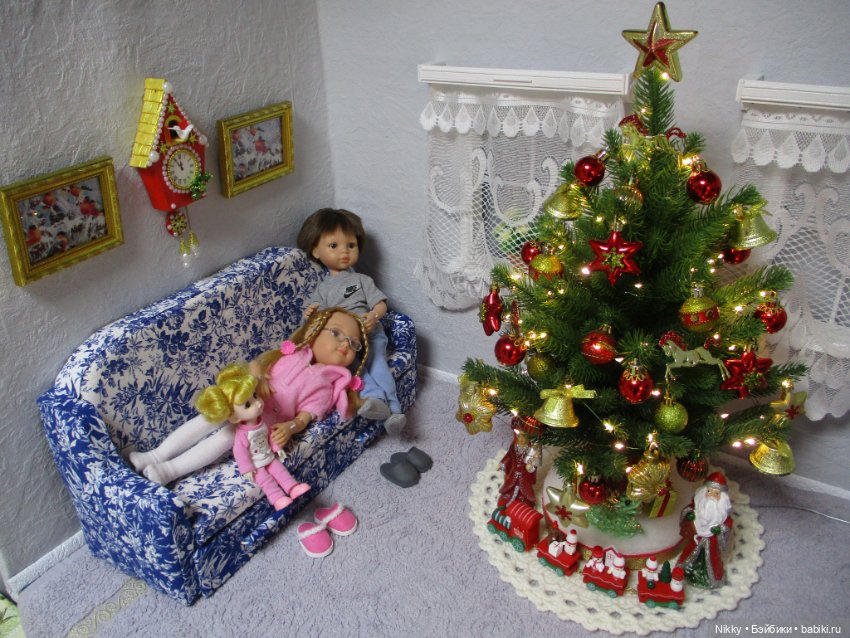Новогодняя ёлка для кукол Паола Рейна