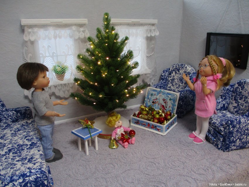 Новогодняя ёлка для кукол Паола Рейна