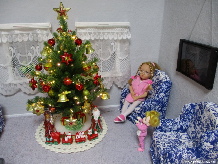 Новогодняя ёлка для кукол Паола Рейна