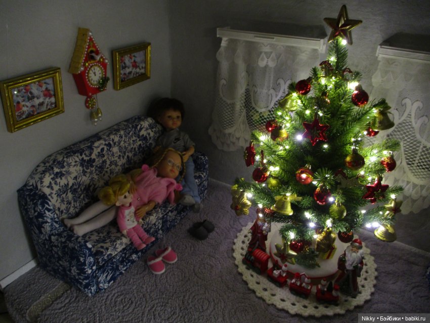 Новогодняя ёлка для кукол Паола Рейна