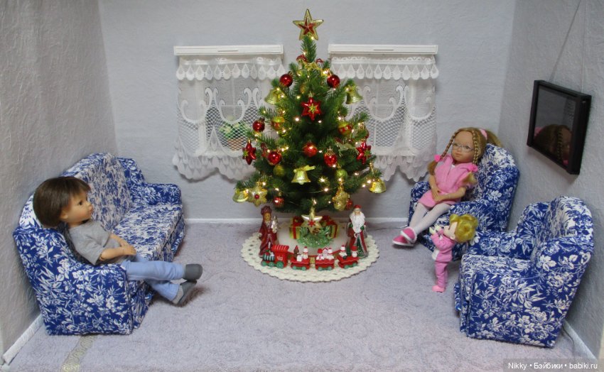Новогодняя ёлка для кукол Паола Рейна