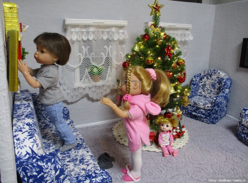 Новогодняя ёлка для кукол Паола Рейна