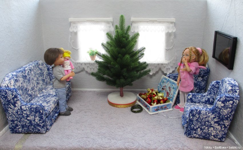 Новогодняя ёлка для кукол Паола Рейна