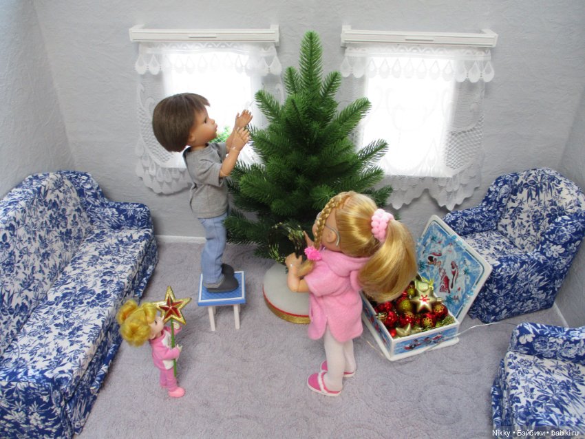 Новогодняя ёлка для кукол Паола Рейна