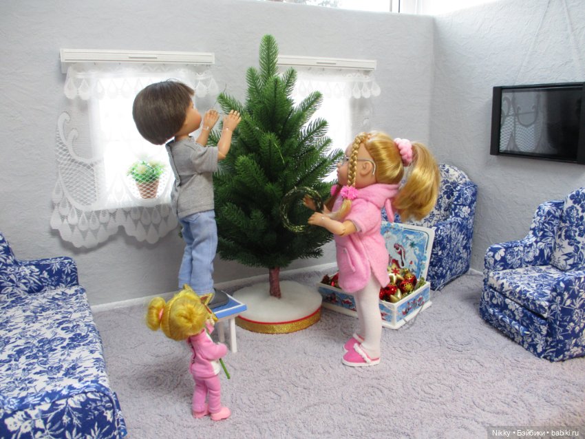 Новогодняя ёлка для кукол Паола Рейна