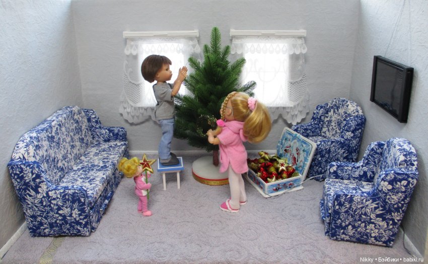 Новогодняя ёлка для кукол Паола Рейна