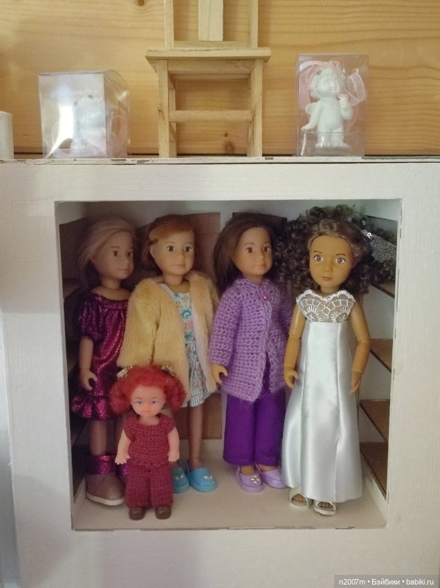 Как живут мои куколки — Коллекции игровых кукол (Playline): фото полок (фото 3)