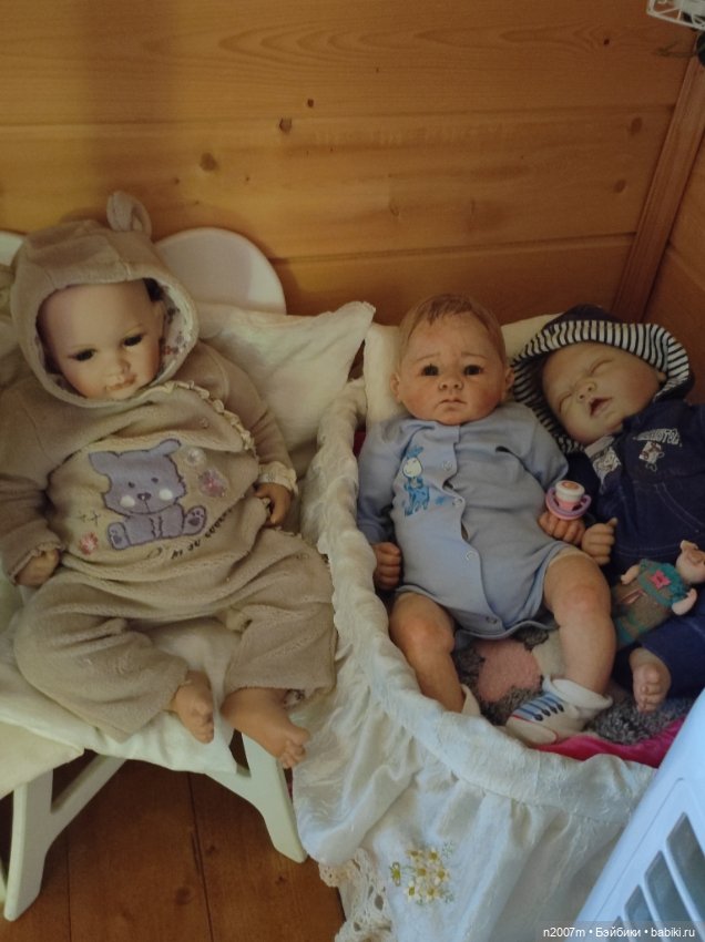 Как живут мои куколки — Коллекции игровых кукол (Playline): фото полок (фото 5)