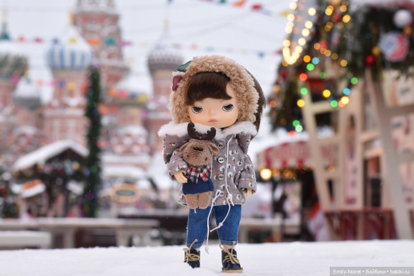ГУМ - ярмарка и елки — Коллекции игровых кукол (Playline): фото полок (фото 5)