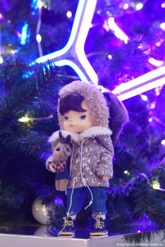 ГУМ - ярмарка и елки — Коллекции игровых кукол (Playline): фото полок (фото 9)