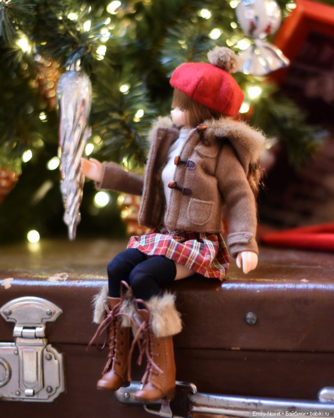 ГУМ - ярмарка и елки — Коллекции игровых кукол (Playline): фото полок