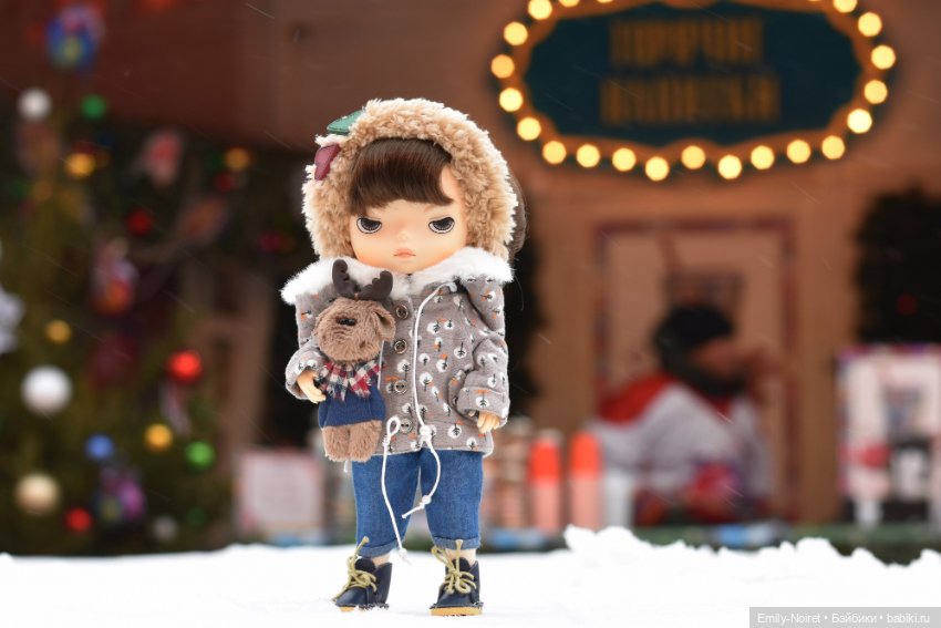 ГУМ - ярмарка и елки — Коллекции игровых кукол (Playline): фото полок (фото 4)
