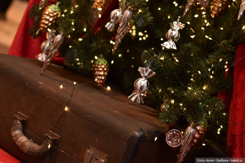 ГУМ - ярмарка и елки — Коллекции игровых кукол (Playline): фото полок