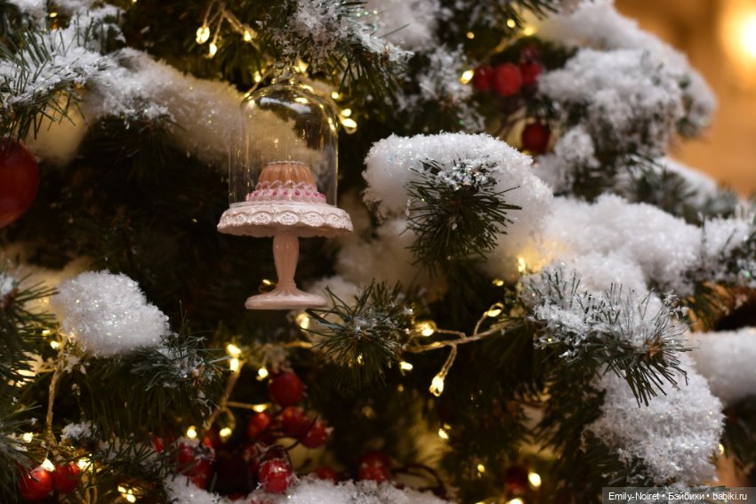 ГУМ - ярмарка и елки — Коллекции игровых кукол (Playline): фото полок