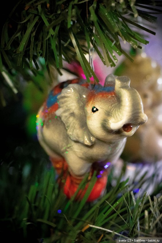Елочные игрушки — Новый год и Рождество: праздничные фото кукол (фото 9)