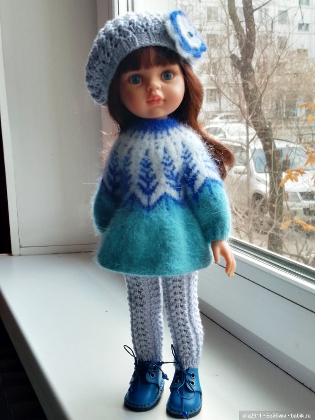 Вязаные костюмчики для двух милашек