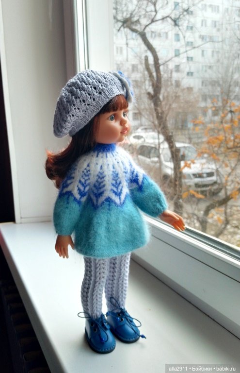 Вязаные костюмчики для двух милашек