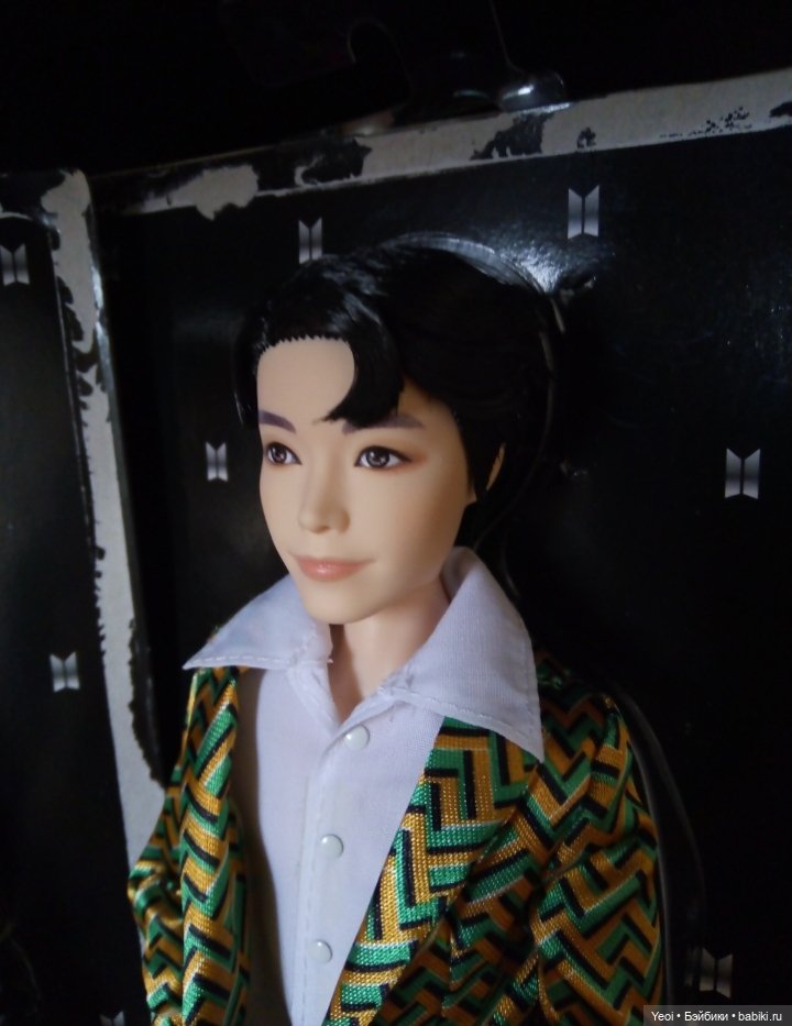 Куклы BTS от Маттел, Джей - Хоуп и Джин (фото 7)