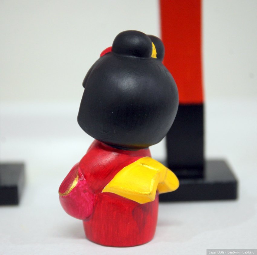 Девочка с веером на мастер-классе музея «Япония. Куклы, сказки и легенды» (фото 5)