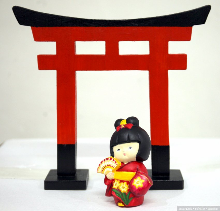 Девочка с веером на мастер-классе музея «Япония. Куклы, сказки и легенды»