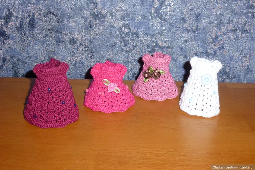 Вязаные платья на кукол Evi simba — Еви (11 см)