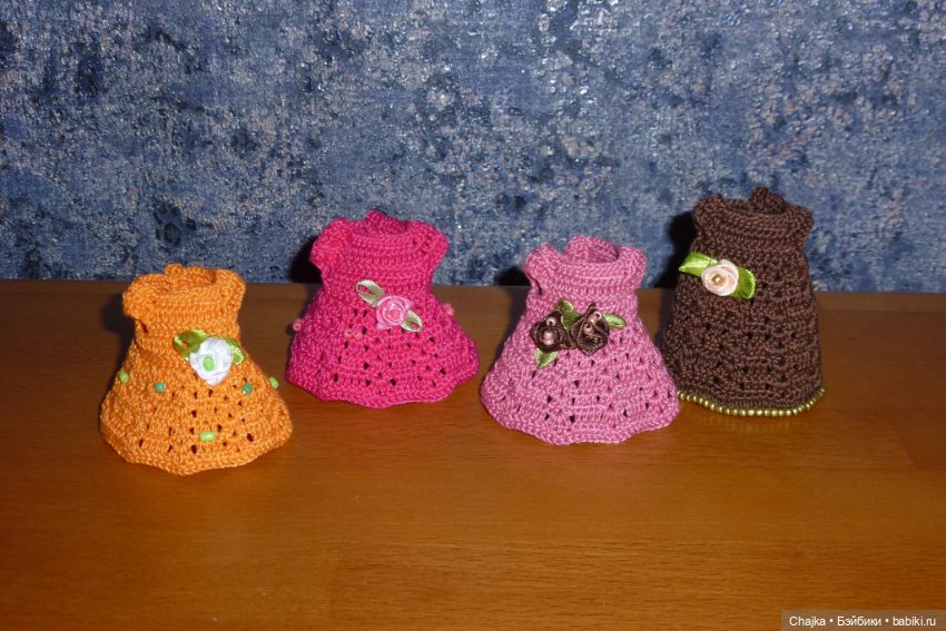 Вязаные платья на кукол Evi simba — Еви (11 см)