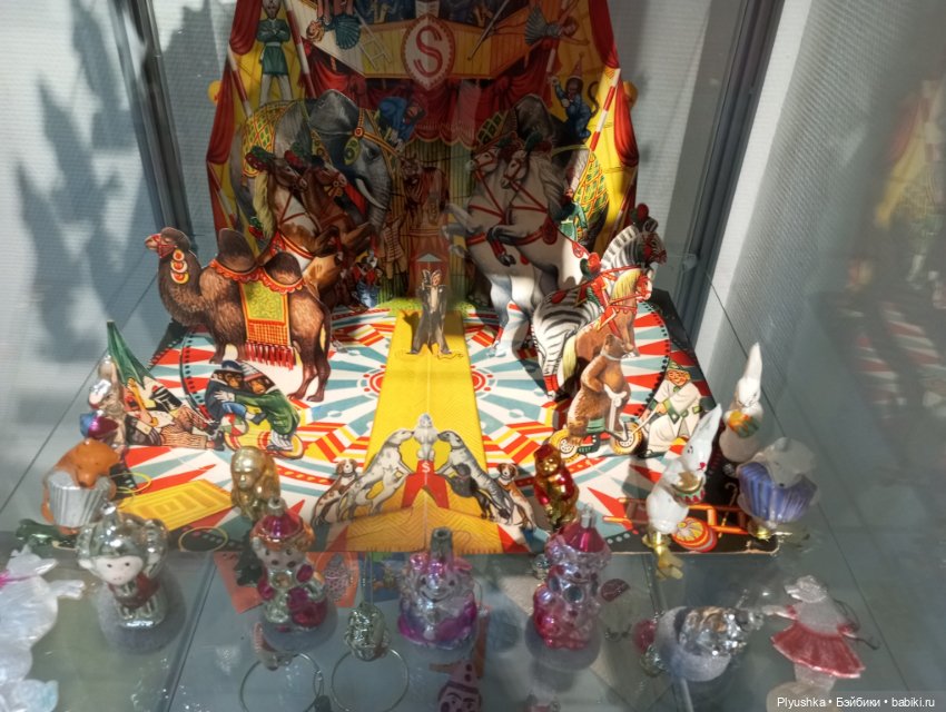 Лис Люк на выставке винтажных ёлочных игрушек. Продолжение