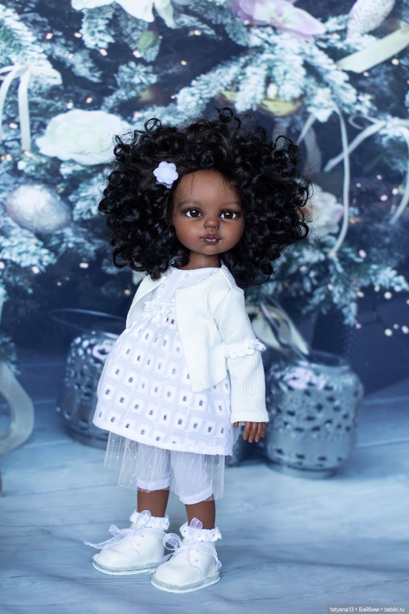 Элли, черная жемчужинка в белом