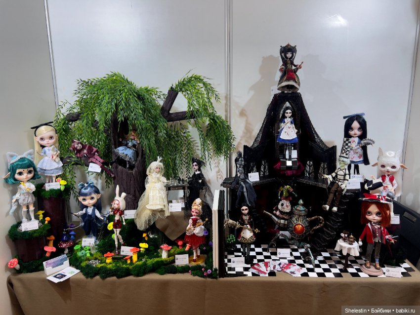 Стенд Арт проект: Алиса, сквозь зеркала (фото 2)