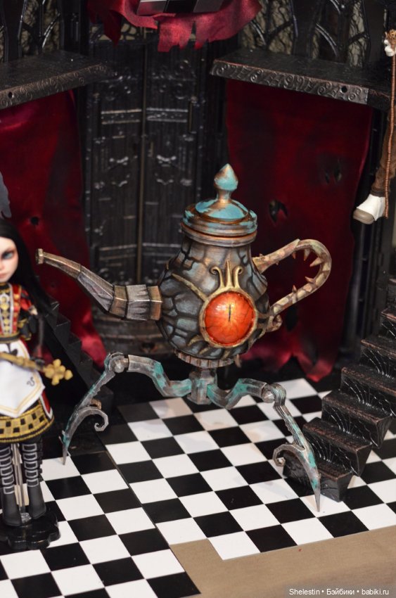 Стенд Арт проект: Алиса, сквозь зеркала